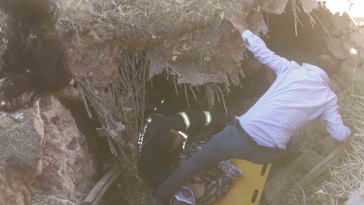 Göçük altında kalan yaşlı kadın kurtarıldı