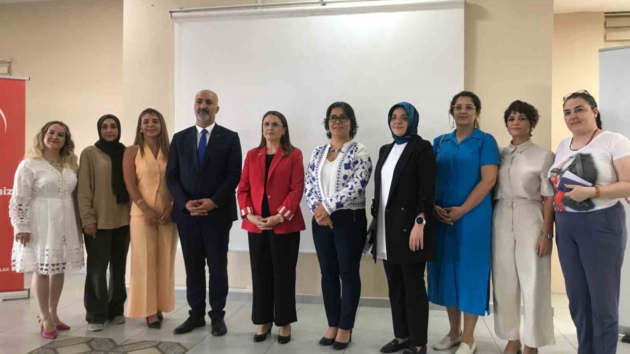 Yaşlılık Çalıştayı’na katılan huzurevi sakinleri Vali Arslan’a taleplerini iletti