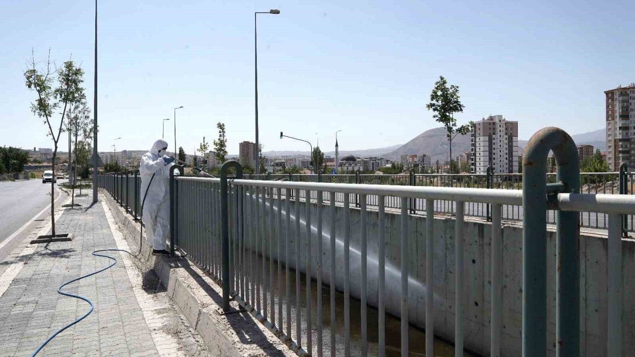 Melikgazi’de ilaçlama çalışmaları devam ediyor