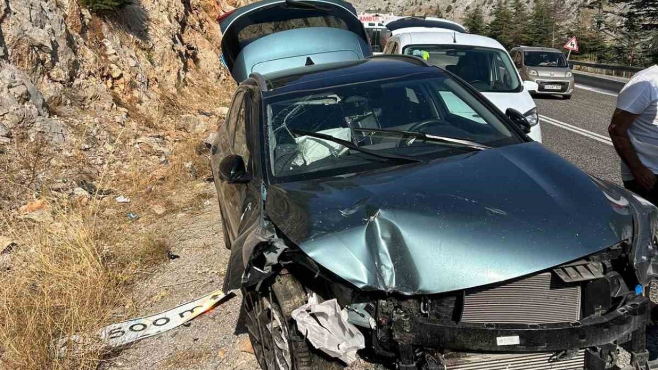 Antalya’da trafik kazası; 5 yaralı