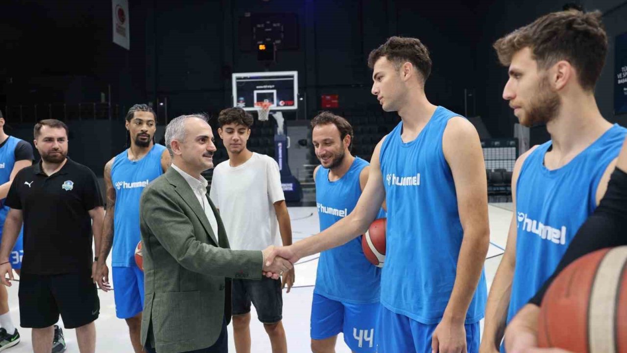 Başkan Çiftçi’den, basketbol takımına sezon öncesi ziyaret