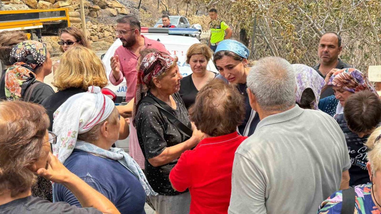 Ersin, yangında evleri zarar görenlerle bir araya geldi