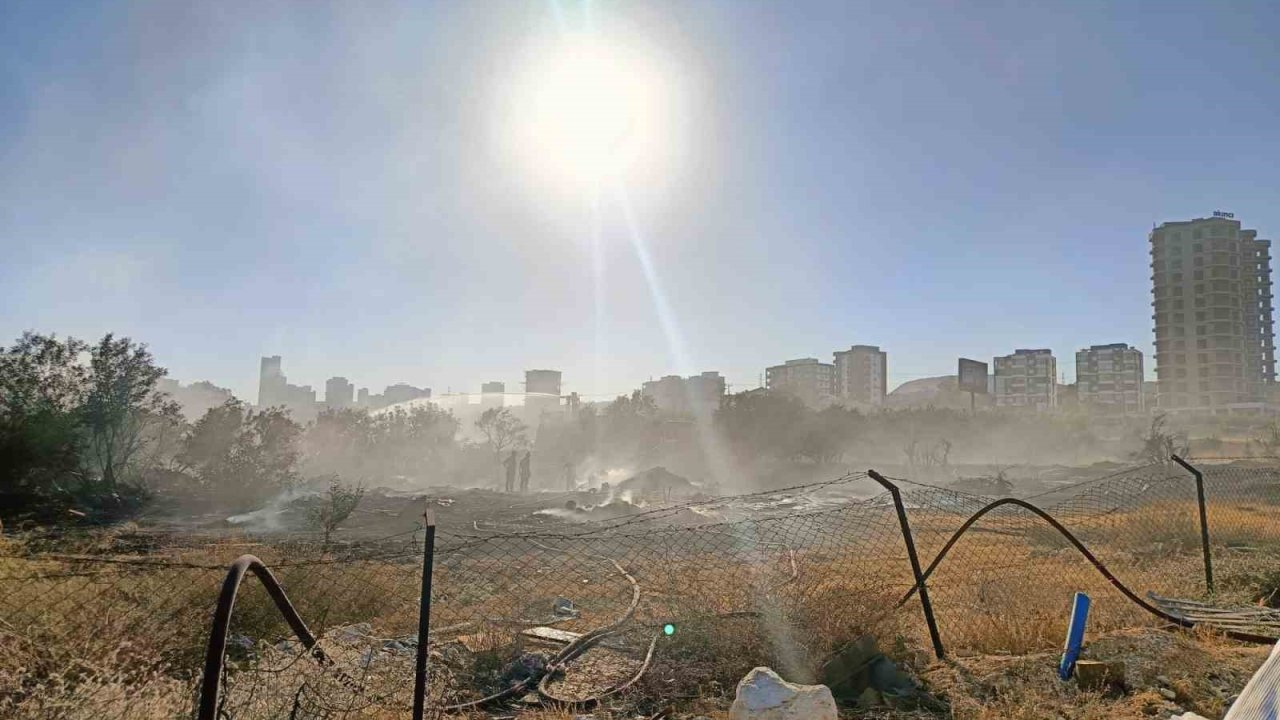 Tatil bölgesindeki örtü altı yangını büyümeden söndürüldü