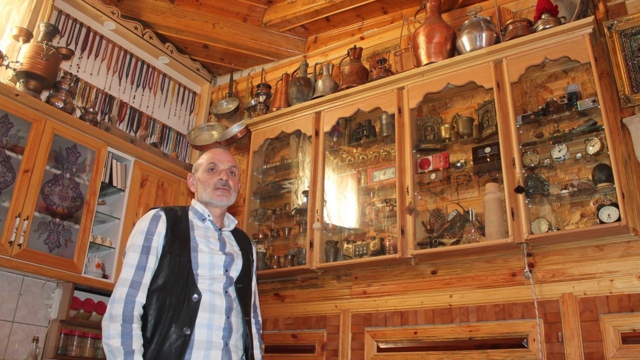 Baba ocağını restore edip kültür evine çevirdi bin parça antika eşyayı evinde sergiliyor