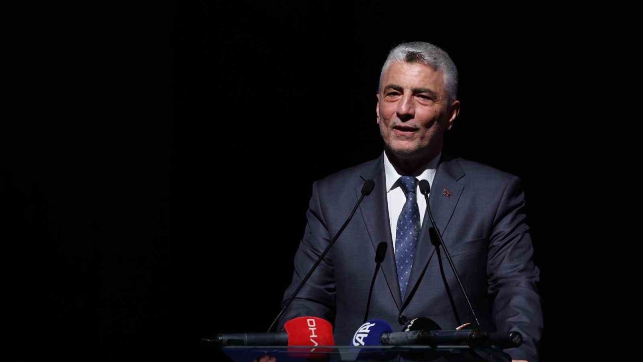 Ticaret Bakanı Bolat: "Yıl sonunda ihracatta 390 milyar doları aşacağız"