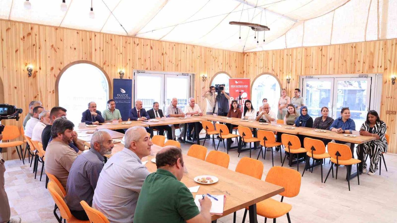 Düzce Üniversitesi Bilim Kafe ile bilimi toplumla buluşturmayı sürdürüyor
