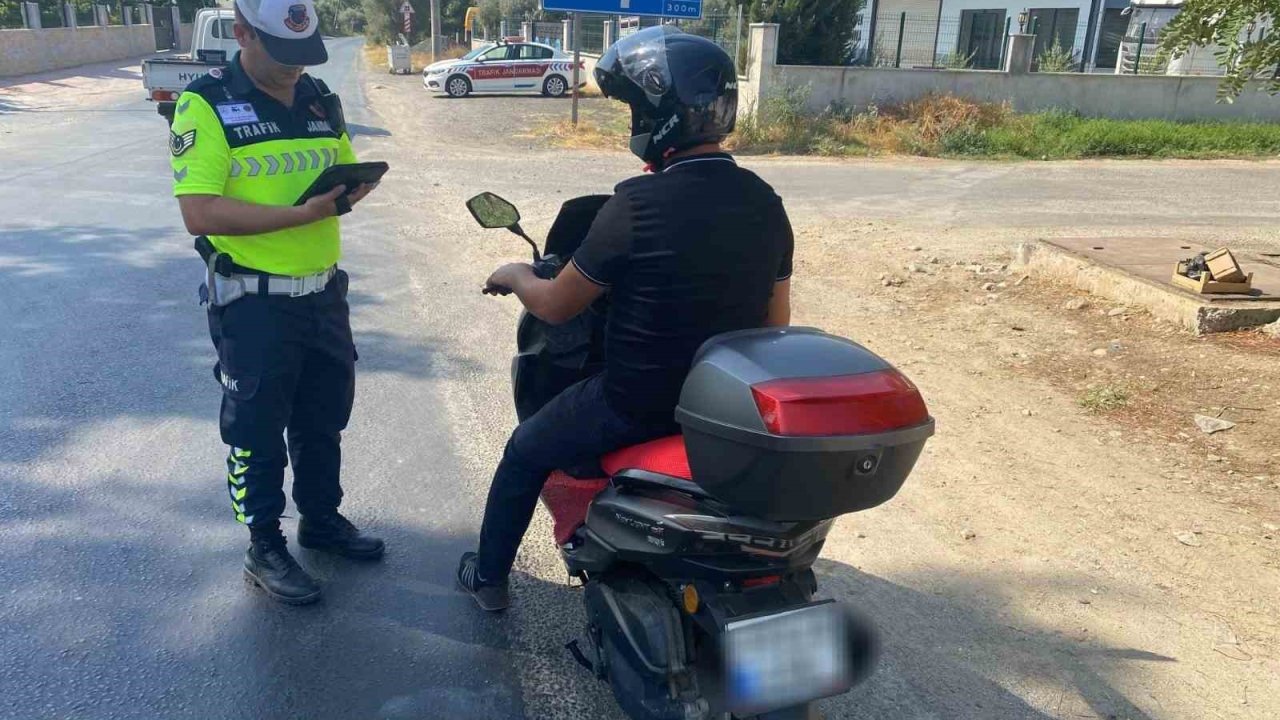 Efeler’de motosiklet sürücülerine trafik bilgilendirmesi
