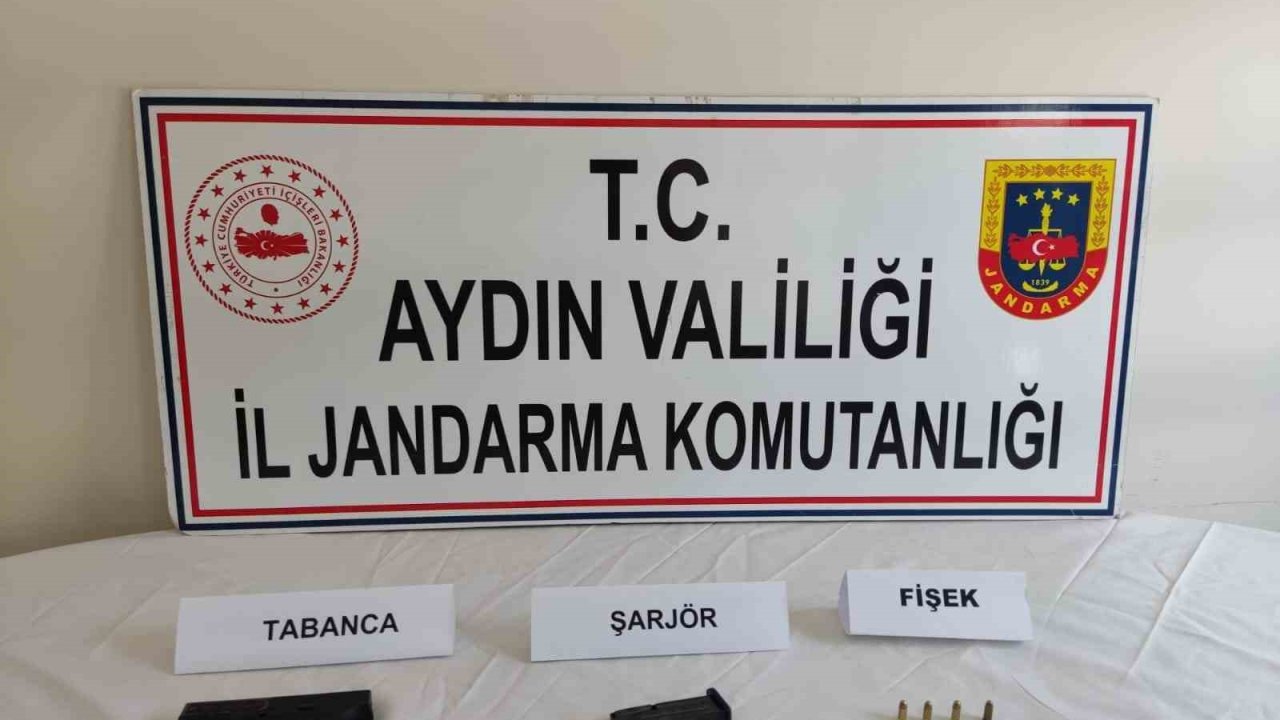 Ruhsatsız silah taşıyan 4 şüpheli yakalandı