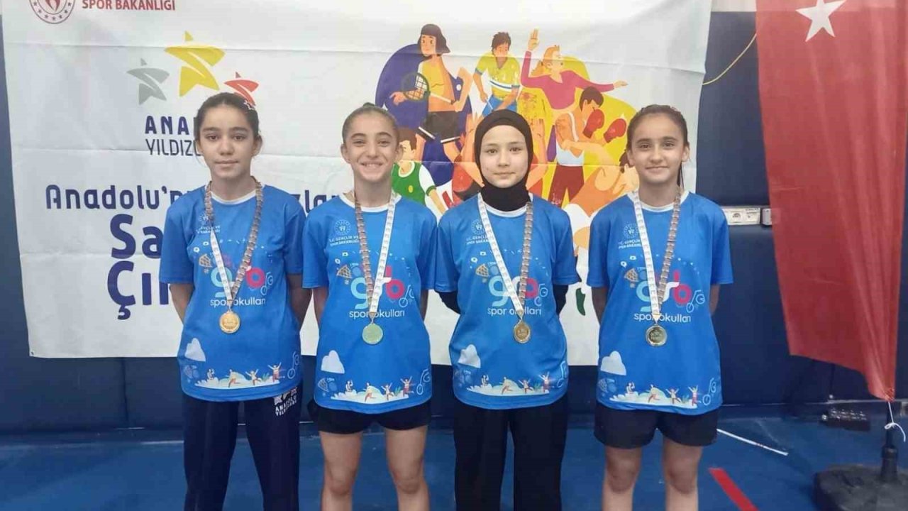 Elazığ badminton takımı büyük başarıya imza attı