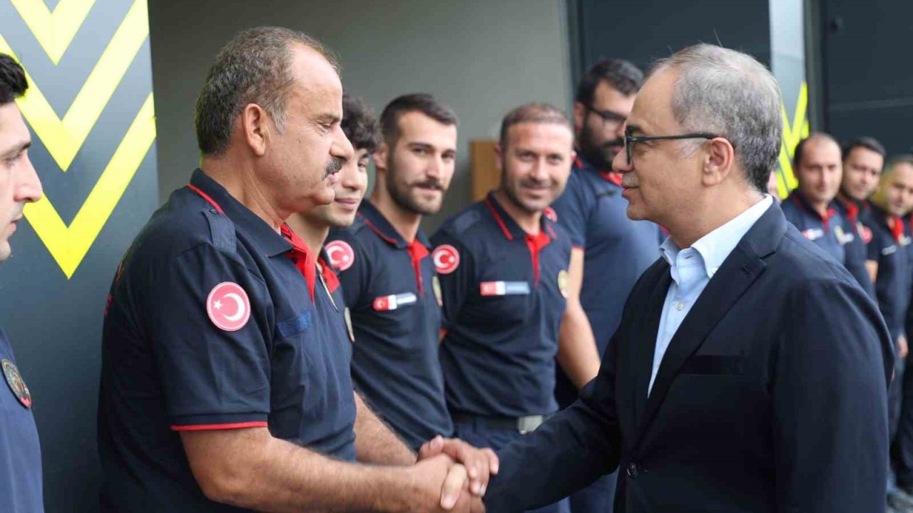 Baraçlı’dan itfaiyecilere moral ziyareti: "Türkiye’nin en gelişmiş teşkilatı"