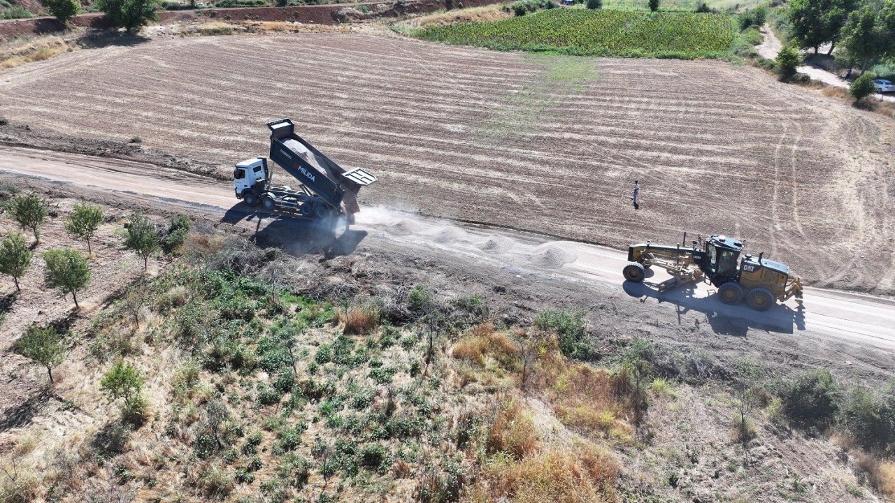 Yeşilyurt’ta kırsal yollar sathi asfaltla buluşuyor