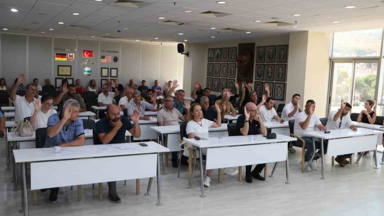 Söke Belediye Meclisi’nde CHP’den 5 kişi istifa etti