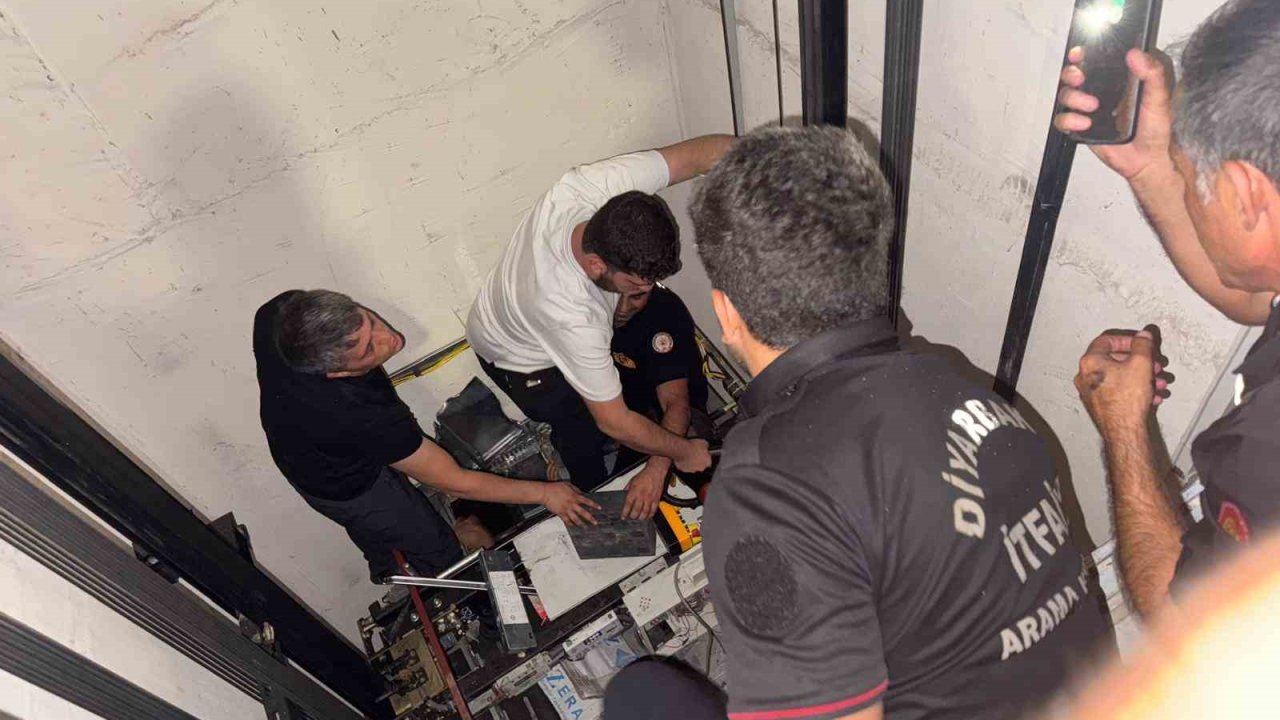 Diyarbakır’da maça gelen taraftarlar asansörde mahsur kaldı