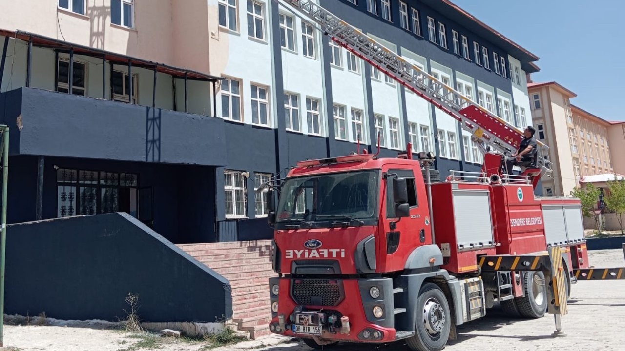 Esendere Belediyesi’nden eğitime anlamlı destek: Ortaokulun boya ihtiyacı karşılandı