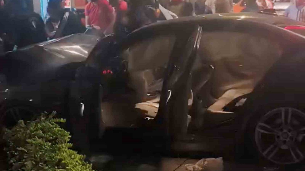 Otomobil park halindeki cipe çarptı: 1 yaralı