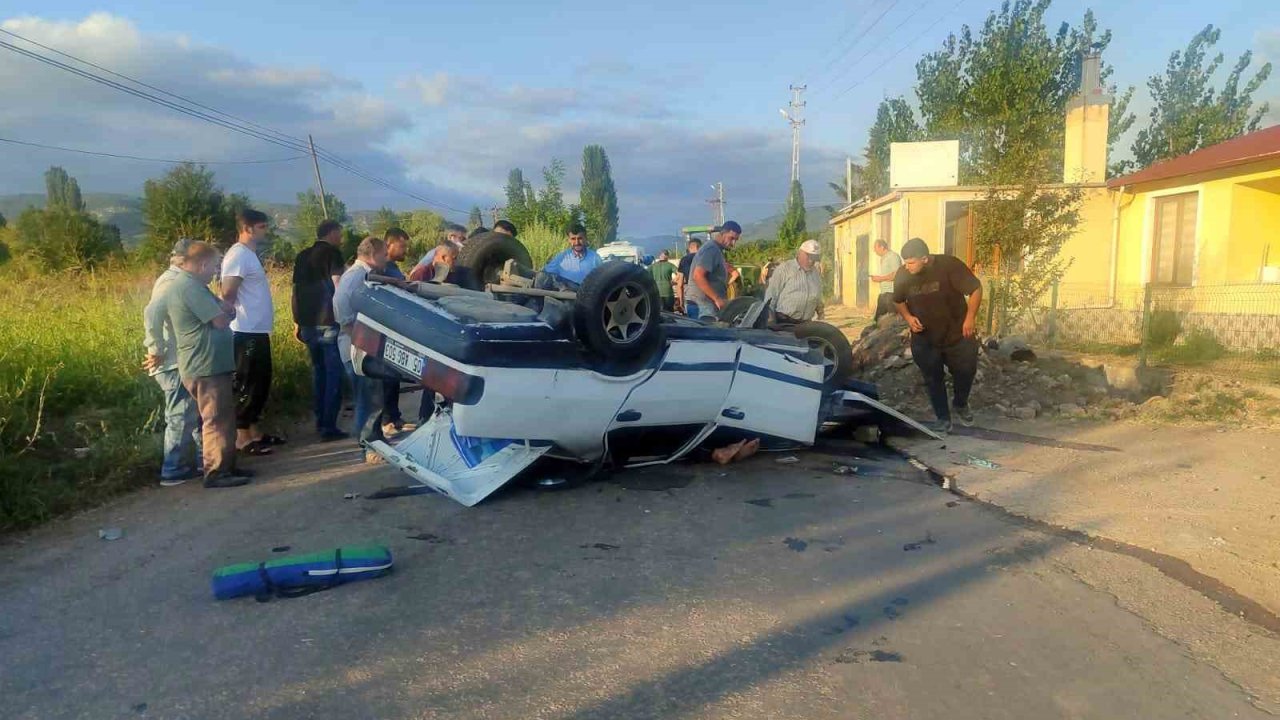 Tokat’ta otomobil ile traktör çarpıştı: 1 yaralı