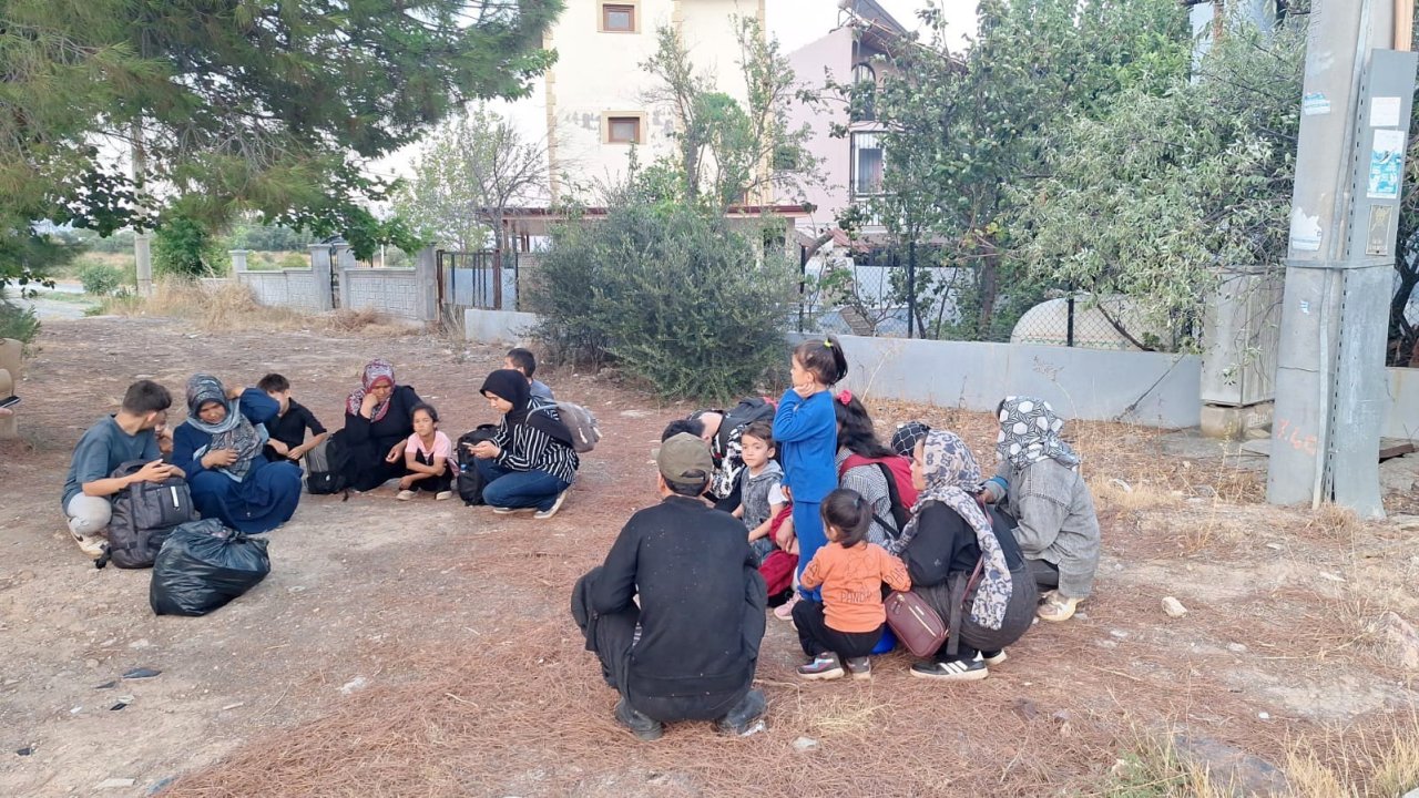 İzmir’de 46 düzensiz göçmen yakalandı, 16 göçmen kurtarıldı