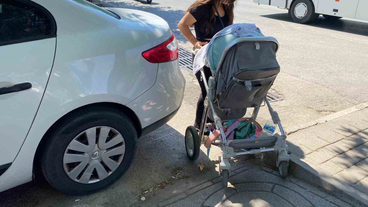 Eskişehir’de engelli ve bebek arabası geçişine saygısız park