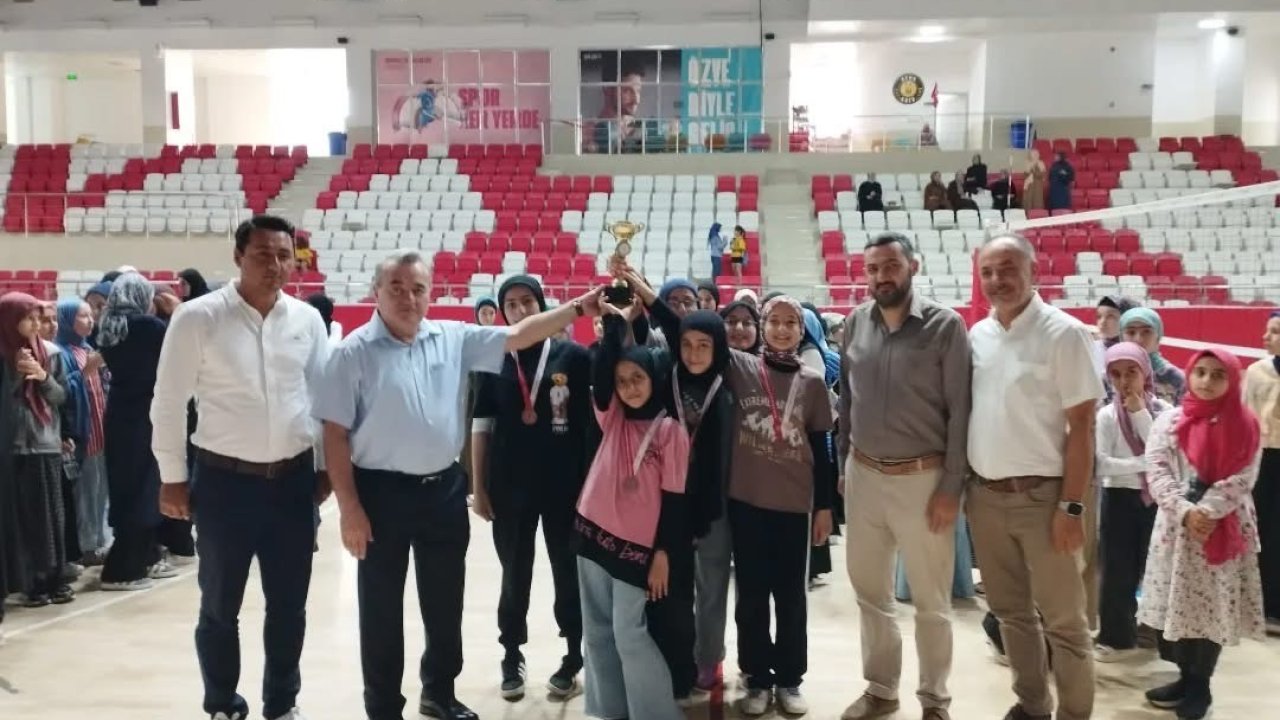 Kur’an kursu öğrencileri katıldığı voleybol turnuvası