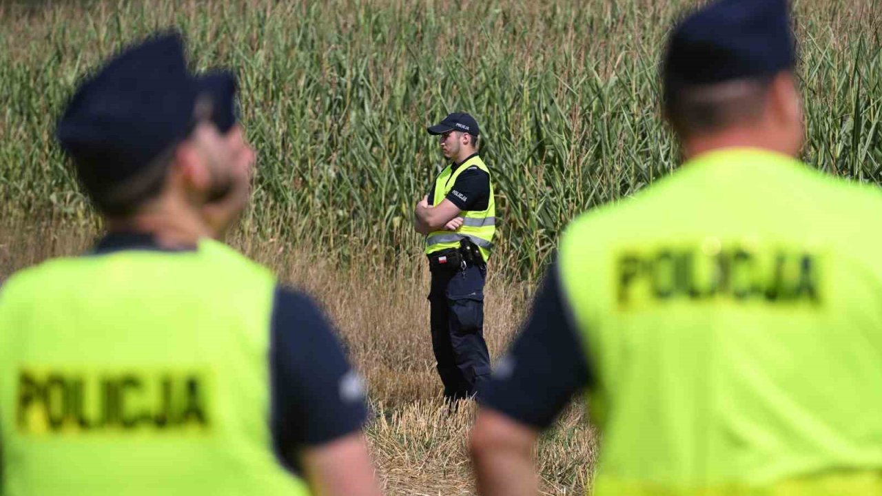 Polonya’da tarlaya düşen yabancı madde patladı