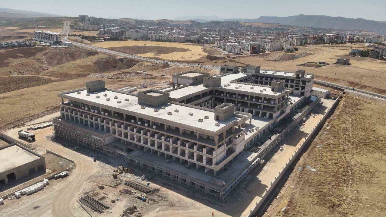 Siirt’te 400 yataklı yeni hastane inşaatı incelendi