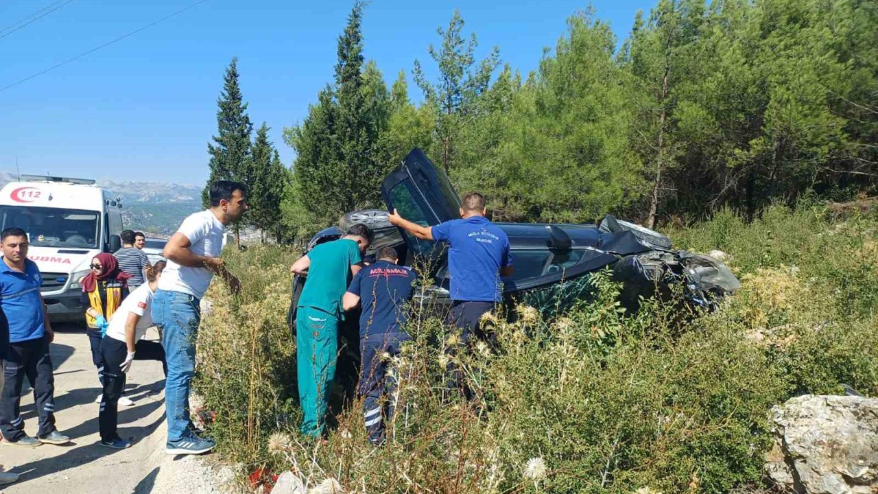 Takla atan araçtan bir kişi yaralı kurtarıldı