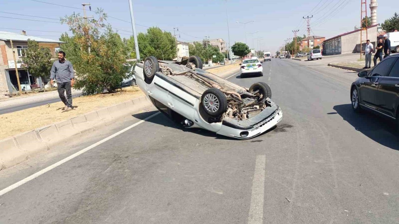 Patnos’ta takla atan araç sürücüsü ölümden döndü