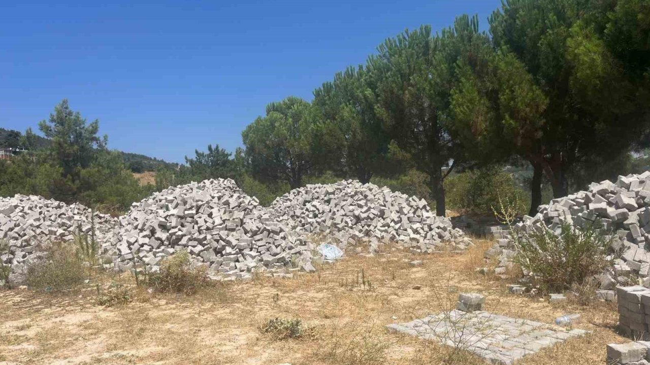 Başkan hibe parke taşlarını parayla sattı iddiası