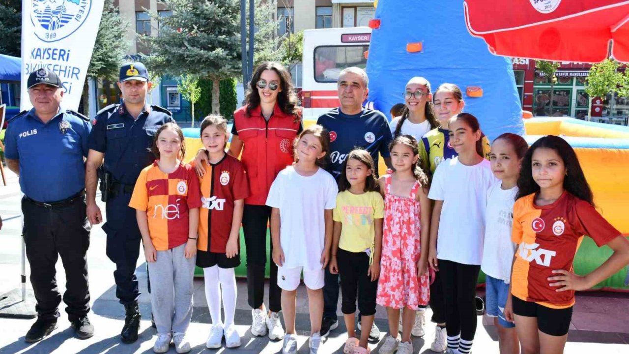 Tomarza’da "Bağımlılıkla Mücadele Yürüyüşü" düzenlendi