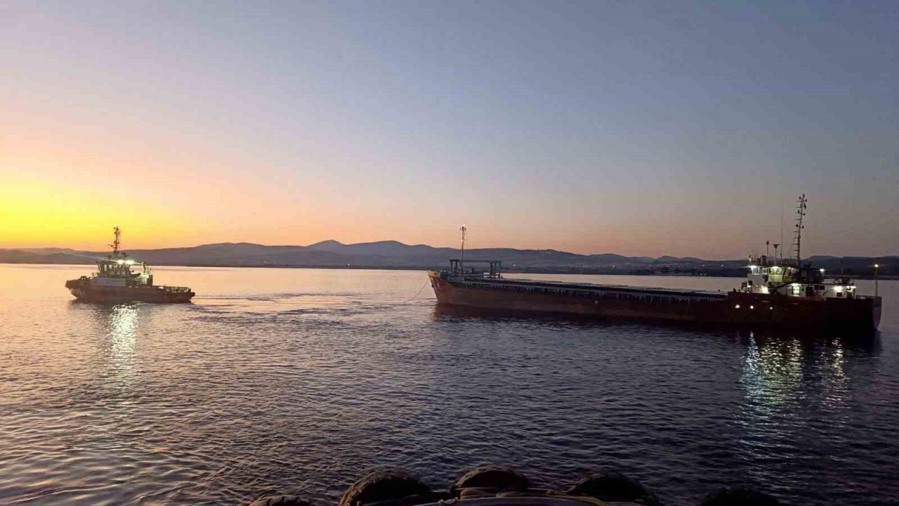 Çanakkale Boğazı’ndan geçen genel kargo gemisi makine arızası yaptı
