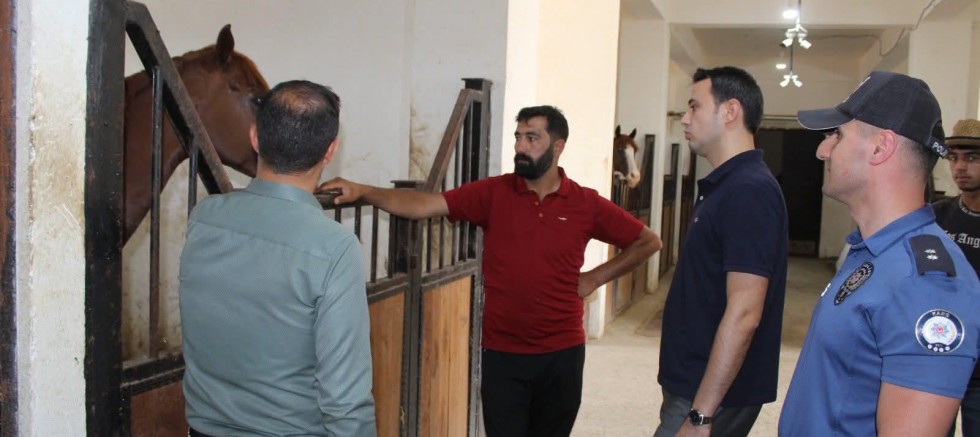 Selim Kaymakamı Semiz'den At Çiftliğine Ziyaret