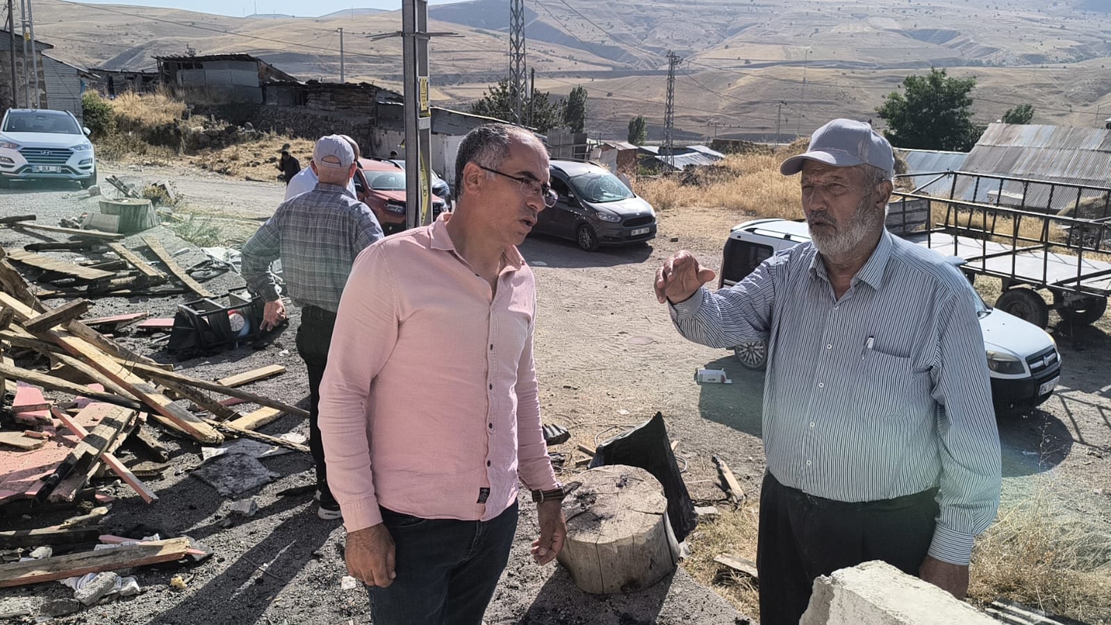 DEM Parti Kars İl Başkanlığı yalnız bırakmadı.