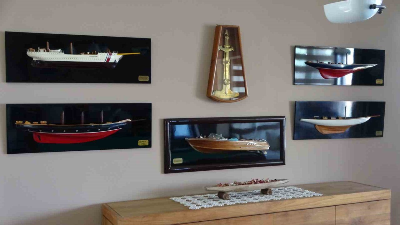 Hobi amaçlı ürettiği maket tekneleri evinin duvarına dekor yaptı