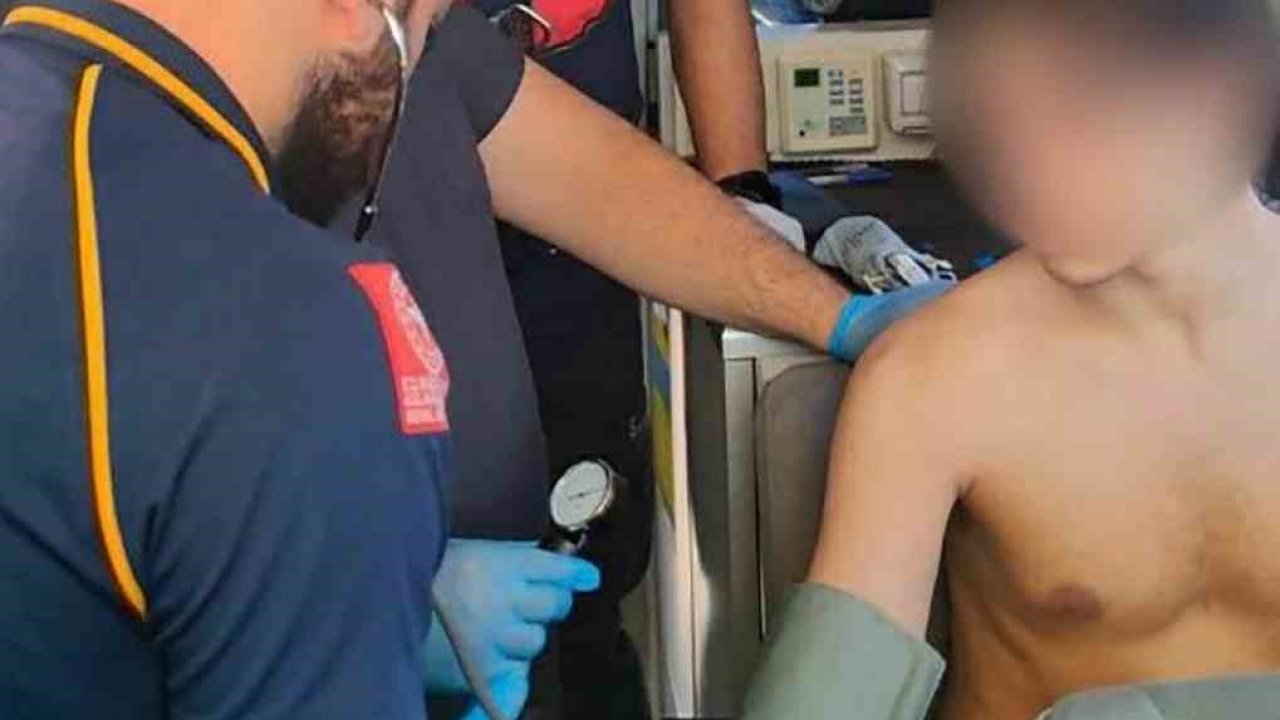 Gezi teknesinde rahatsızlanan vatandaşa tıbbi tahliye