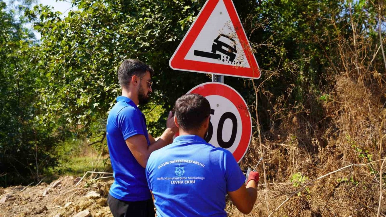 Kırsal ulaşımda levhalar yenileniyor