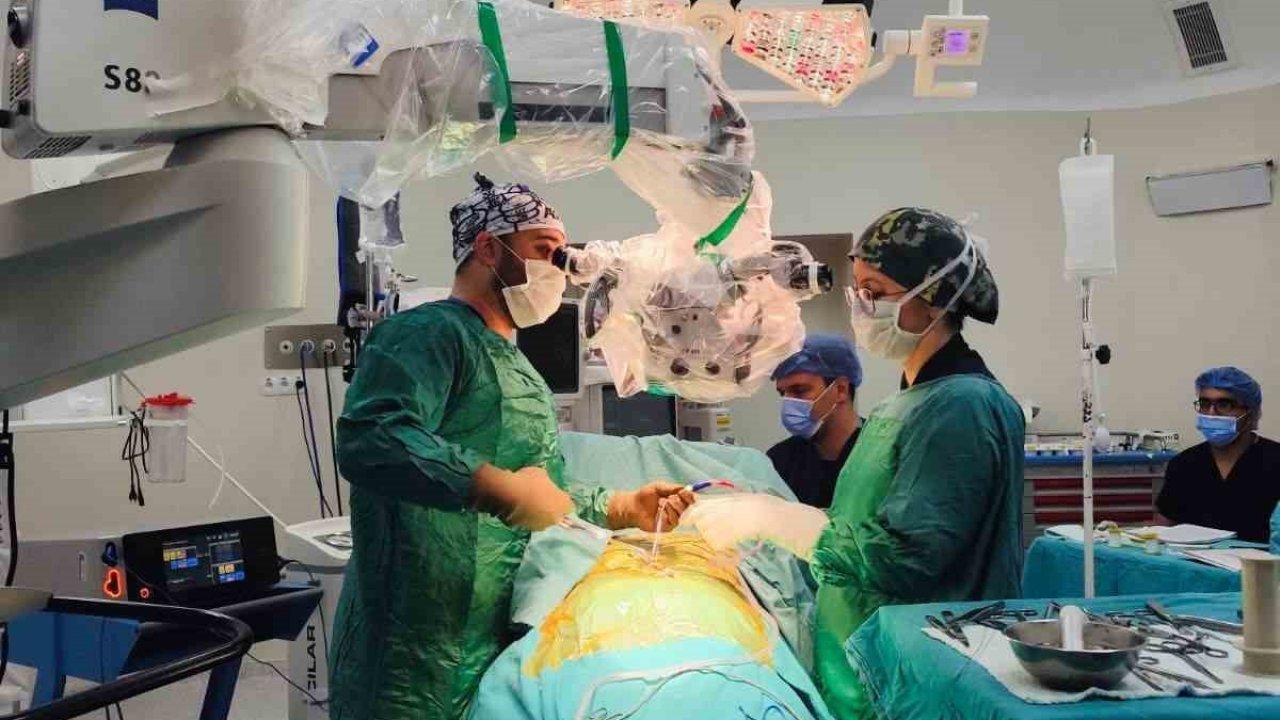 Bayburt’ta ilk kez yapılan boyun omuru operasyonu başarıyla gerçekleştirildi