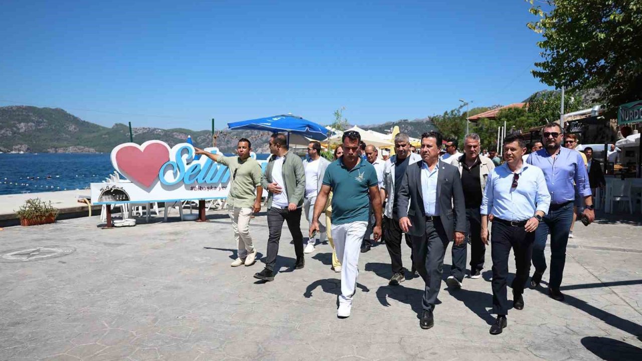 Başkan Aras Marmaris’te vatandaşlarla bir araya geldi