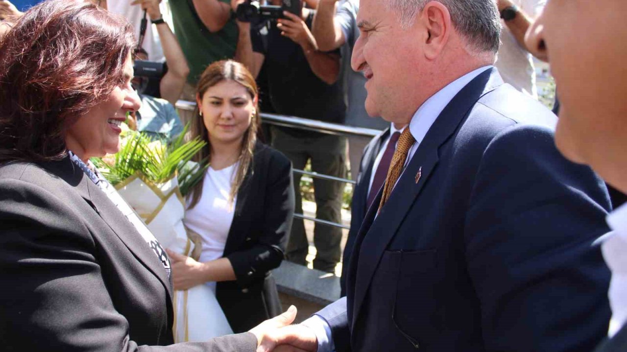 Büyükşehir’in ilk misafiri Bakan Bak oldu