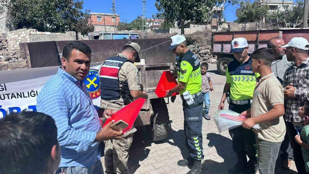 Kilis’te Jandarma tarafından çiftçilere traktör güvenliği eğitimi