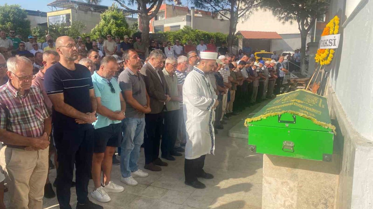 Bıçaklı saldırıda hayatını kaybeden taksi şoförü toprağa verildi