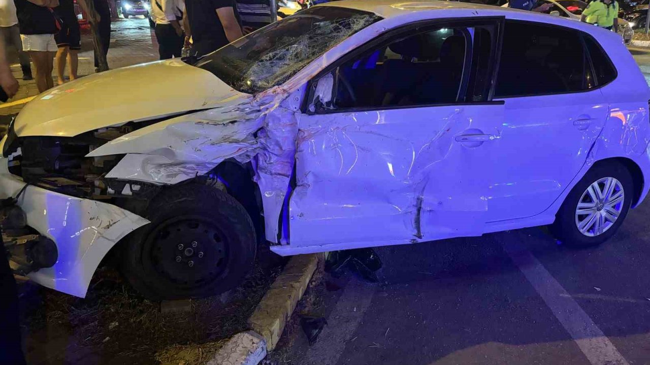 Edirne’de otomobil ile kamyonet çarpıştı: 3 yaralı