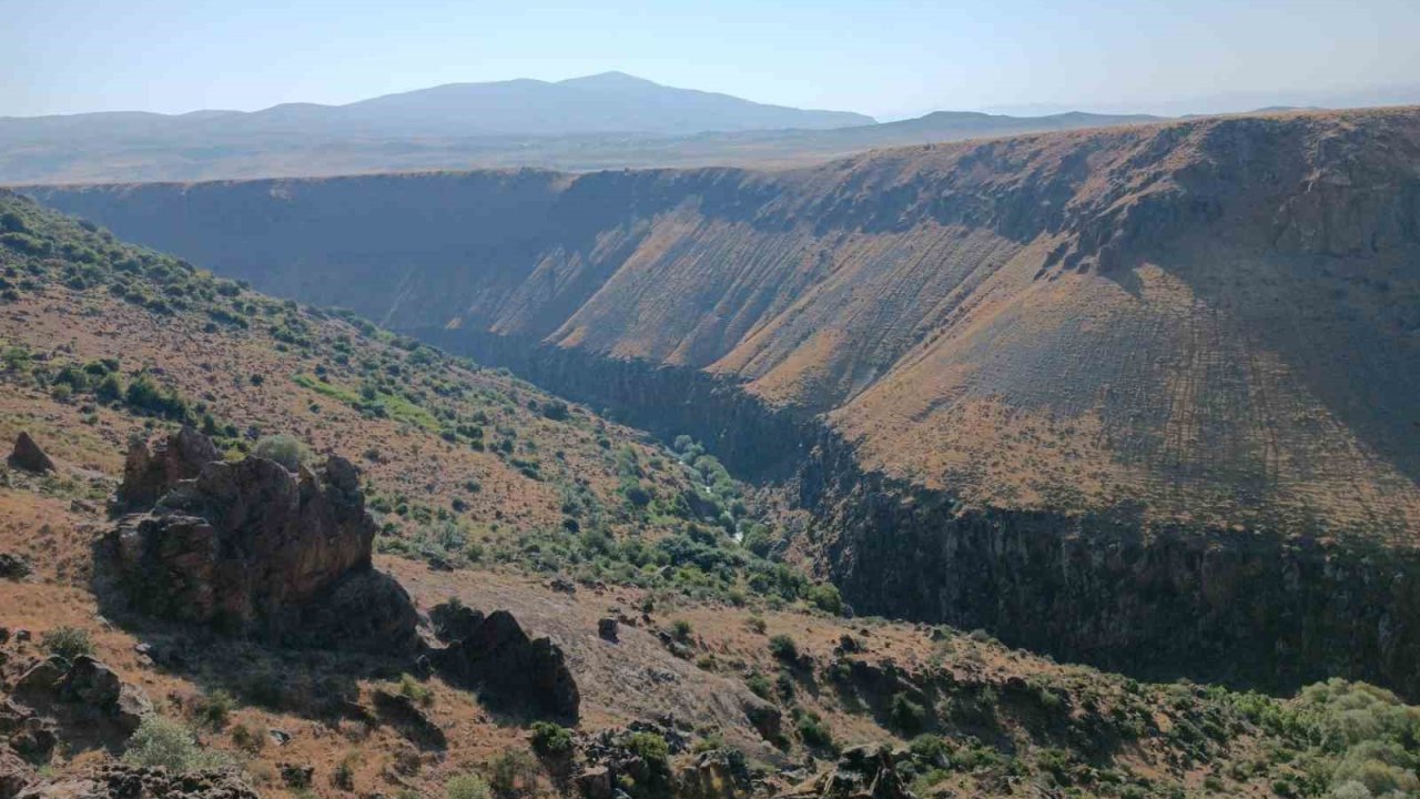 Usta fotoğrafçıdan hayran bıraktıran Erciş Deliçay kanyonu görüntüsü