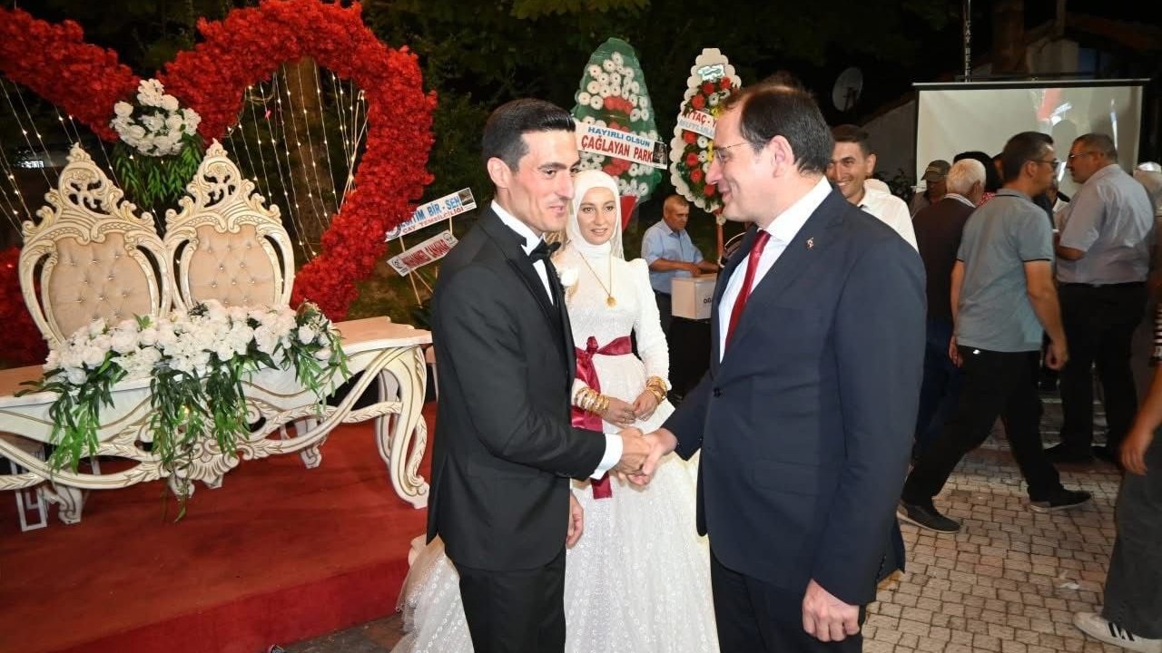 Kaymakam Türker, çalışma arkadaşının düğün törenine katıldı