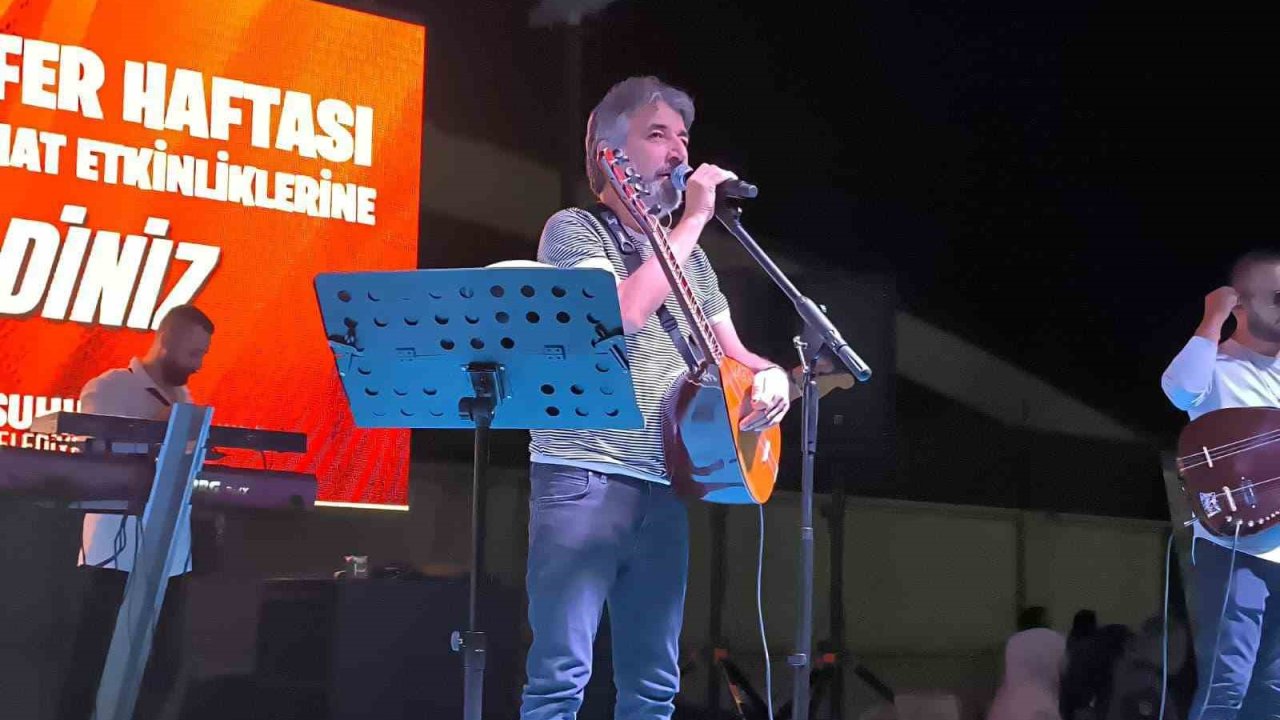 Zafer Şenlikleri’nde Ali Kınık konseri