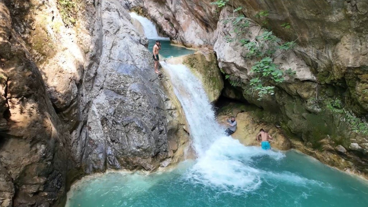 Osmaniye’de sıcakta kaçanların durağı Sarısu Şelalesi oldu