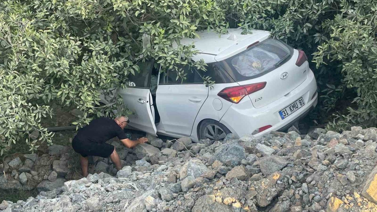 Kontrolden çıkan otomobil bahçeye uçtu: 1 yaralı