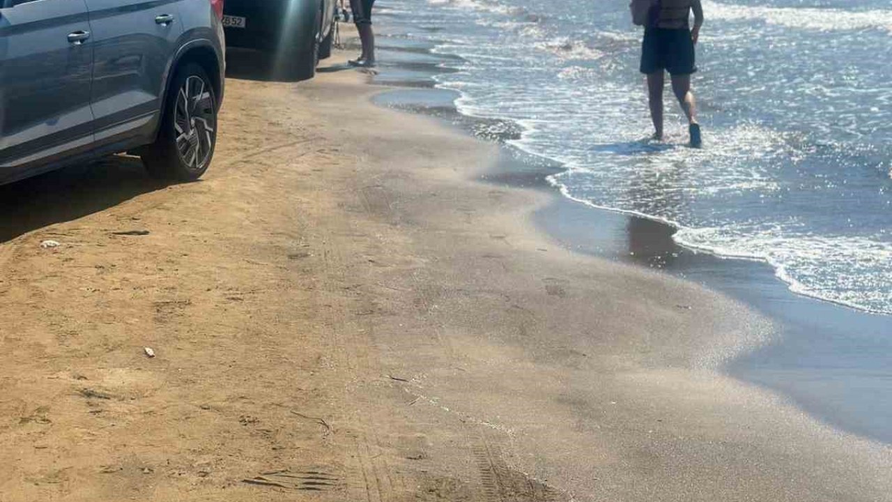 Marmaris Hisarönü’nde sahile araçlarını sokan tatilcilere tepki