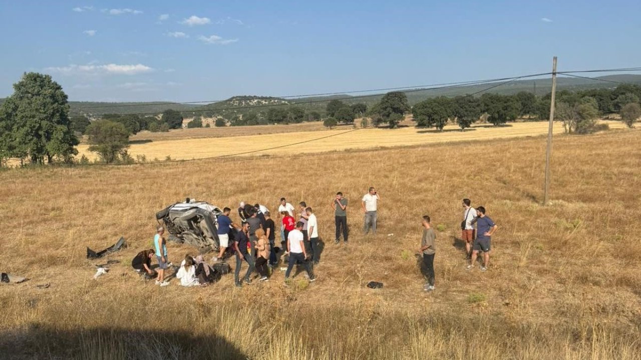 Kütahya’da otomobil tarlaya uçtu: 5 yaralı