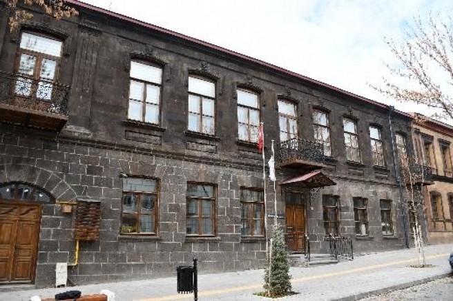 Kars Gençlik Spor Müdürlüğü’ndenTesislere Çevre İyileştirmesi