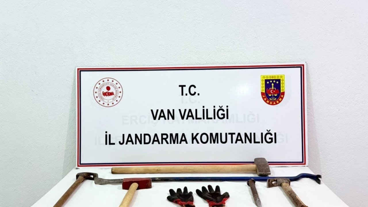 Van’da kaçak kazı yapan 3 kişi yakalandı
